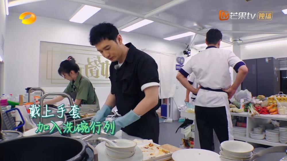 赵丽颖|面对黄晓明和林大厨，赵丽颖的焦虑太真实，职场上这种人太吃亏