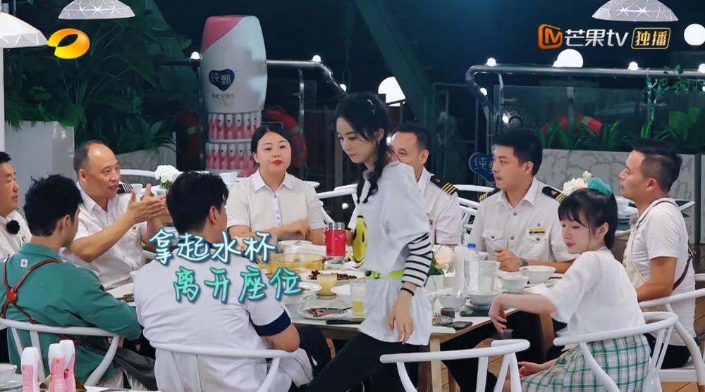 赵丽颖|面对黄晓明和林大厨，赵丽颖的焦虑太真实，职场上这种人太吃亏