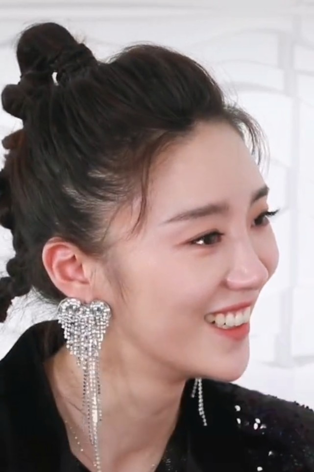 林有有张月遭遇网暴情绪失控委屈落泪网友双标恶评连哭都这么恶心