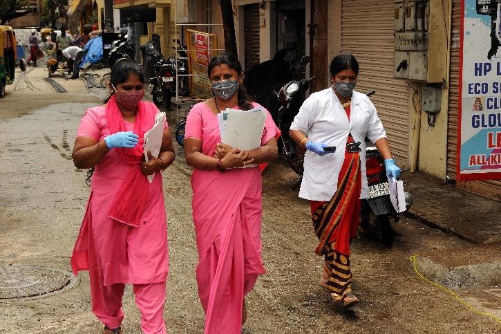 印度_社会|月薪不足200元，印度60万女性抗疫工作人员罢工