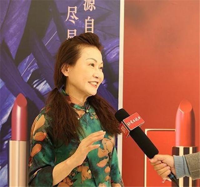 又一山东女首富诞生垄断全世界36玻尿酸生意50岁还扎双马尾