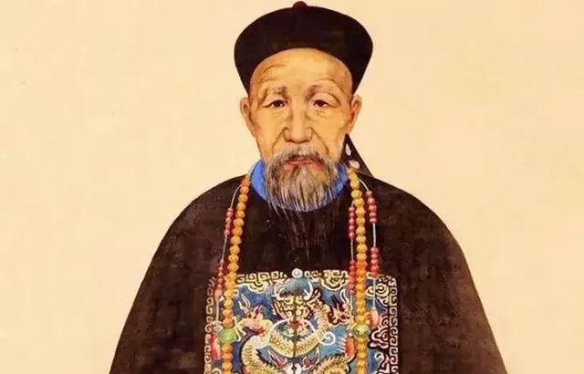 曾国藩|曾国藩：600年仅有的半个圣人，首次当官也在朝廷受贿、回家收礼