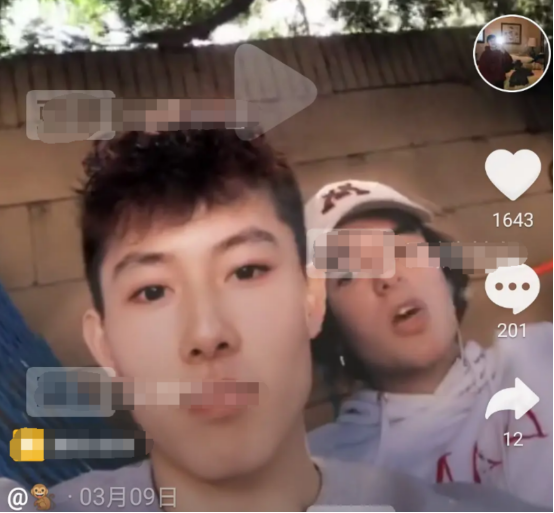 甄嬛传|《甄嬛传》齐妃的儿子特别帅，高鼻梁大眼睛，与妈妈同框像姐弟