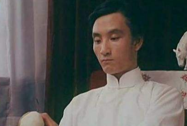 杜玉明很早就进入到了这个行业当中,所以也出演了一些影视作品,虽然