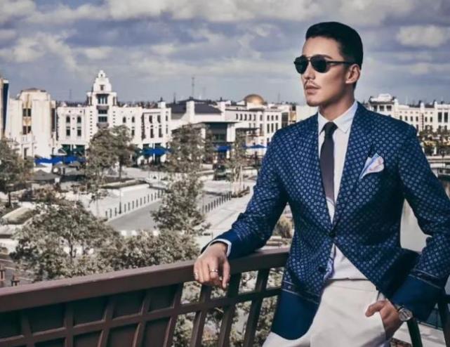 曾经被称为"中国第一男模"的胡兵,如今57岁帅气依旧气场强大