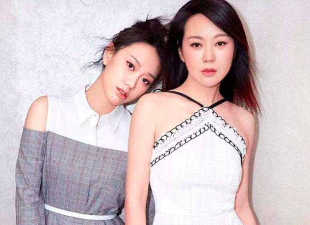 闫妮|闫妮摘得视后，蛋糕庆祝显冷清，孙俪未获奖，邓超携子接回显温馨