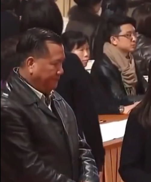 万梓良|63岁的万梓良出席曾志伟老婆的公祭活动！苍老的样子让人心疼