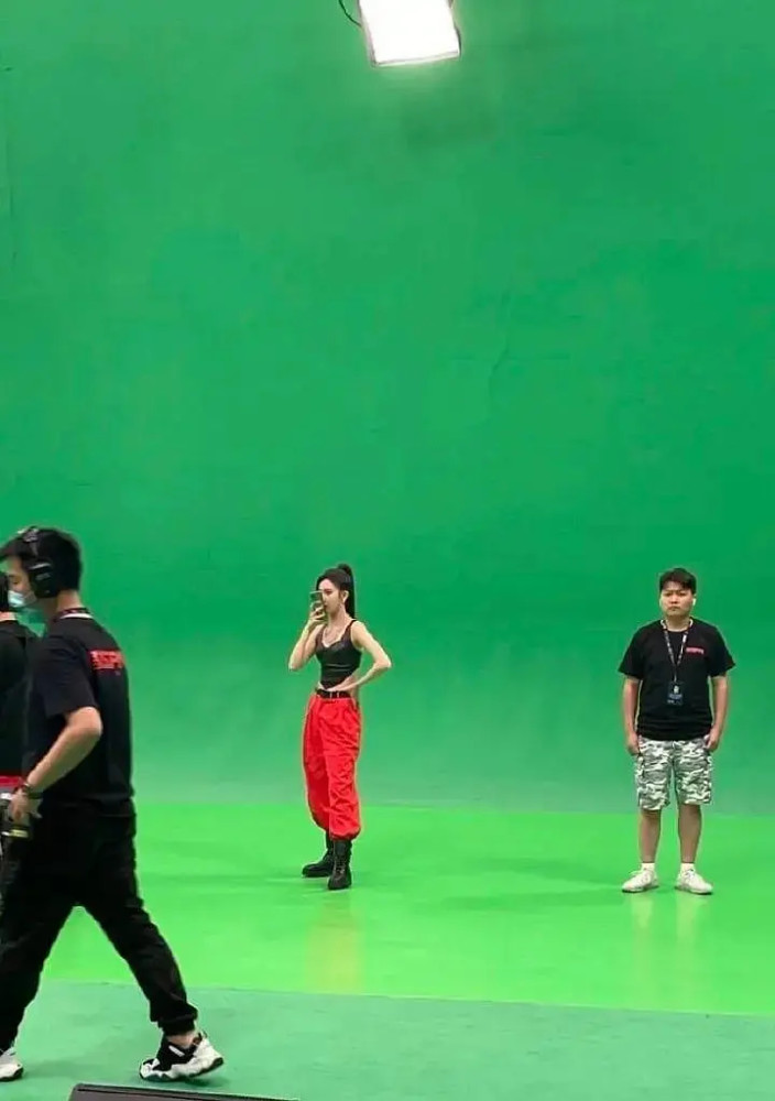 张一山|张一山与宋妍霏分手后私生活遭质疑，网友爆料：他用小号私信我的美女同学