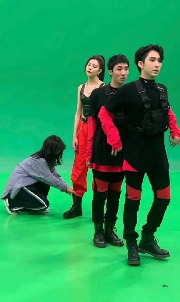 张一山|张一山与宋妍霏分手后私生活遭质疑，网友爆料：他用小号私信我的美女同学