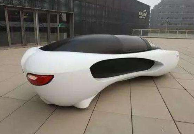 不怕堵车了!中国首款"两轮汽车"上市,自带陀螺仪卡车都撞不倒