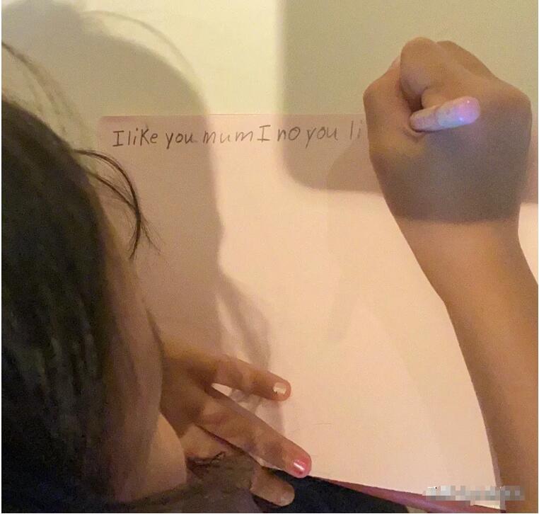 孙俪|孙俪争视后遗憾落败，6岁女儿写英文信安慰，明星孩子咋都这么优秀？