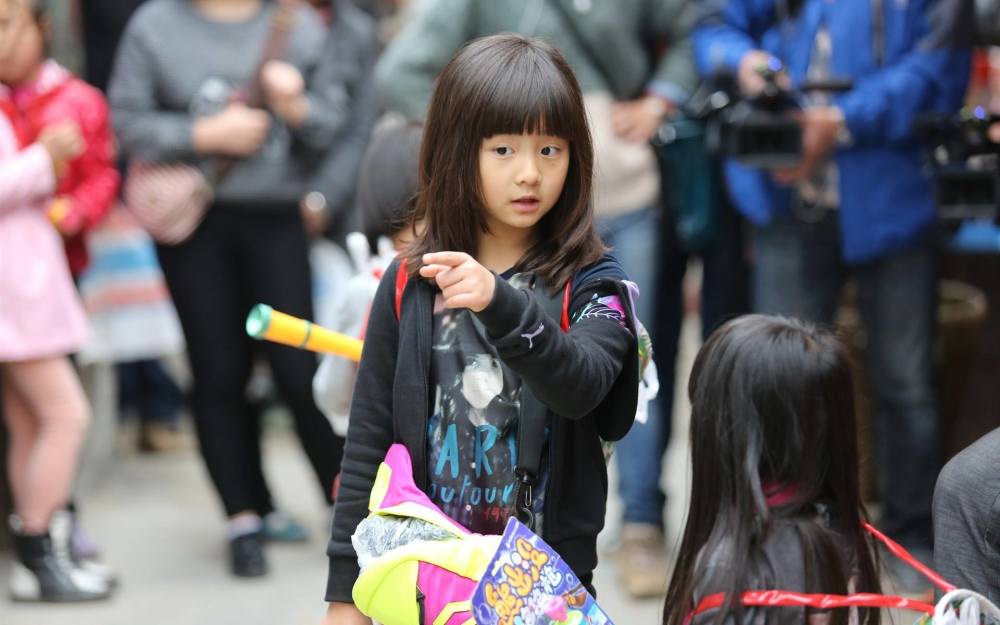 孙俪|孙俪争视后遗憾落败，6岁女儿写英文信安慰，明星孩子咋都这么优秀？