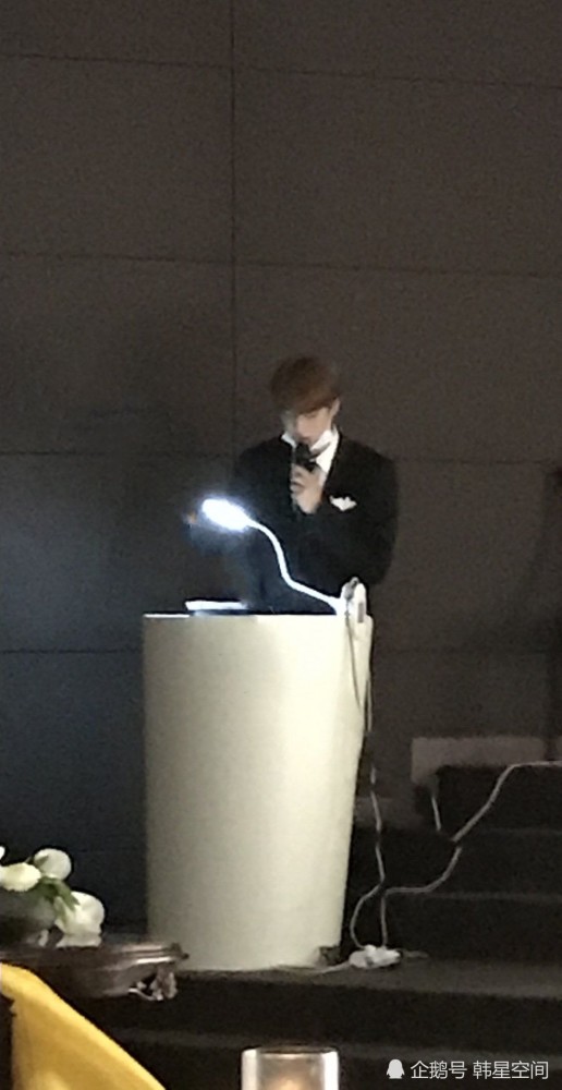 Bts金硕珍现身亲哥哥婚礼 就算是再糊风照片 也挡不住欧巴的风采 腾讯新闻