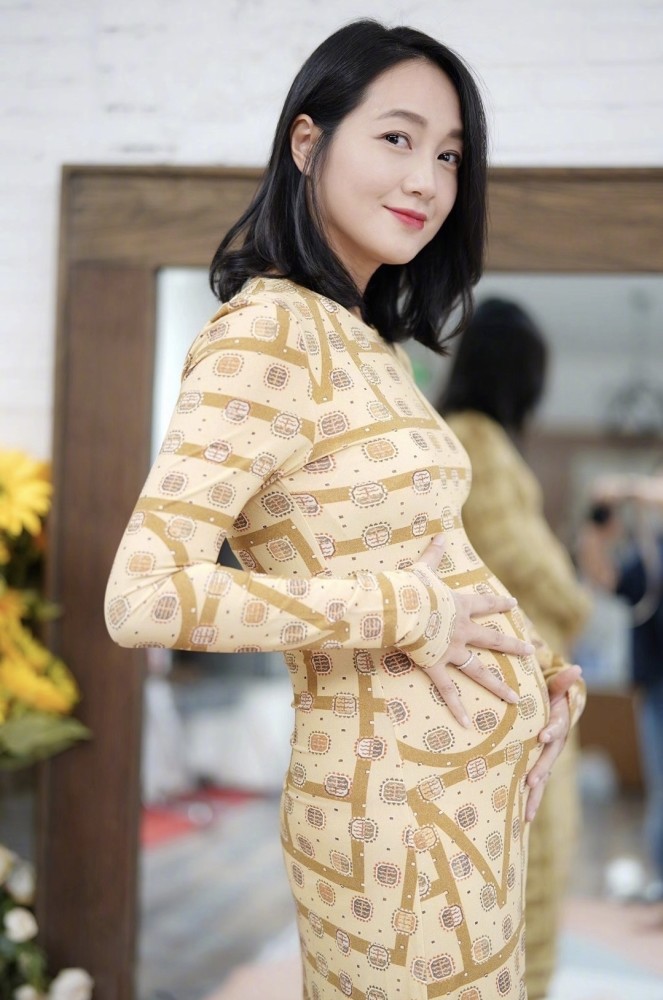 朱丹|朱丹晒自己二胎孕照，39岁高龄产妇怀孕没有影响，真是逆生长