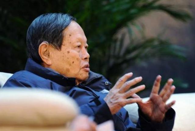 杨振宁|杨振宁小舅子上哈佛没钱毕业，家中吞药自尽，杨为何不帮一把？