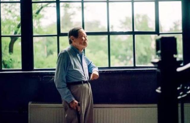 杨振宁|杨振宁小舅子上哈佛没钱毕业，家中吞药自尽，杨为何不帮一把？