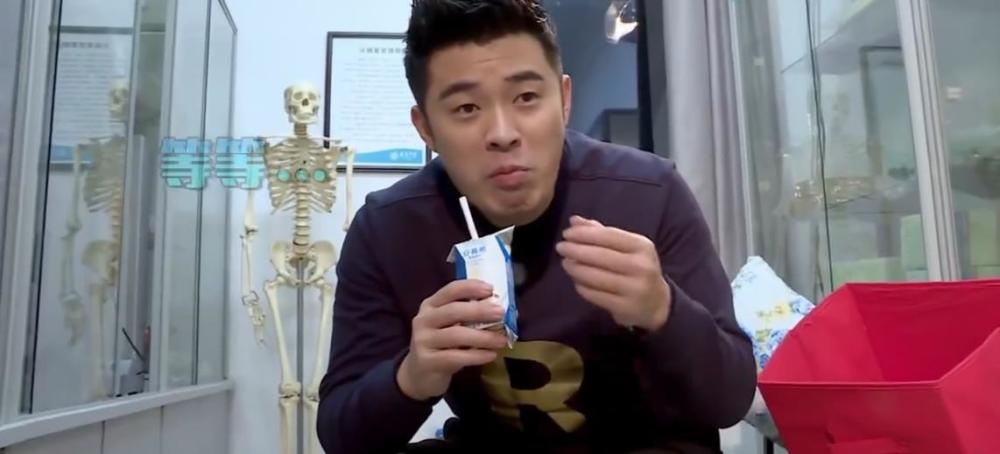 奔跑吧兄弟|跑男嘉宾都在喝酸奶，只有他宁愿喝洗脸水，也没尝过一口酸奶！