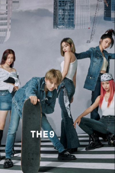 虞书欣|THE9新拍复古摩登写真，刘雨昕C位握滑板，虞书欣孔雪儿争门面？