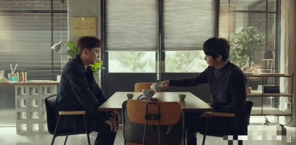 李准基|韩版张东升来了，李准基颜值很高，不带你爬山，但是请你喝茶