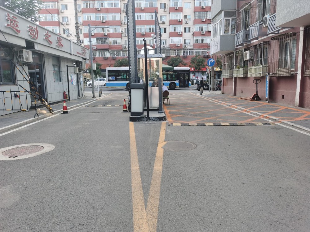 应急车道|老旧小区如何整治消防隐患？朝阳这个小区从应急车道入手