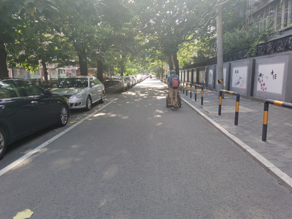 应急车道|老旧小区如何整治消防隐患？朝阳这个小区从应急车道入手