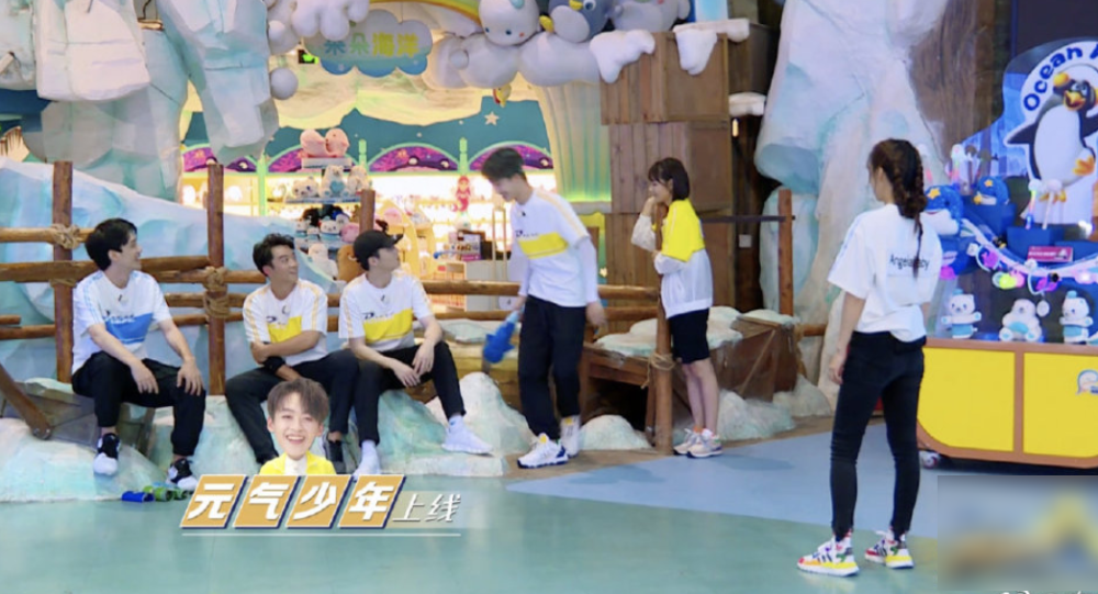 奔跑吧兄弟|《跑男》100期特辑：郑恺获全勤奖发文感慨，我却被合照吸引了