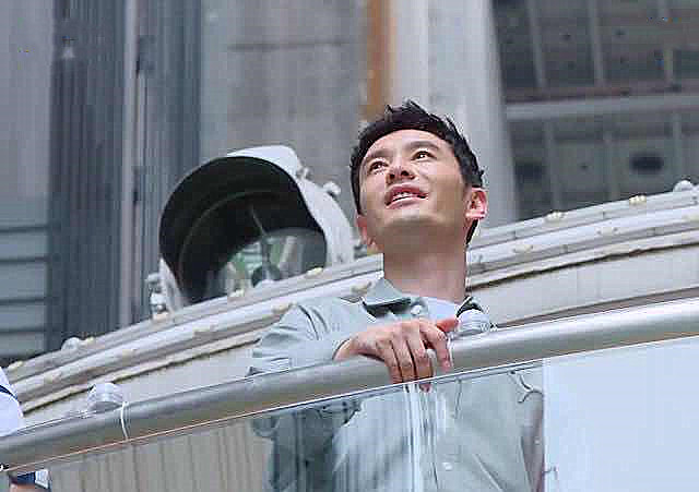 中餐厅仰视拍摄角度看到赵丽颖的镜头网友确定生过孩子