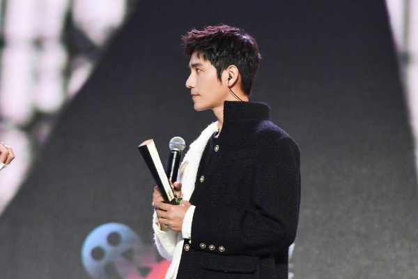 陈坤|44岁陈坤漫展生图，清纯颜值酷似小鲜肉，网友：说20岁我都信！