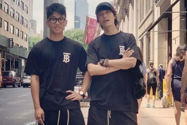 陈坤|44岁陈坤漫展生图，清纯颜值酷似小鲜肉，网友：说20岁我都信！