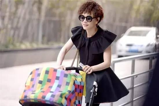 闫妮|49岁艳压孙俪夺“视后”，离婚时演活佟湘玉，闫妮把危机都变契机