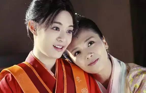 闫妮|49岁艳压孙俪夺“视后”，离婚时演活佟湘玉，闫妮把危机都变契机