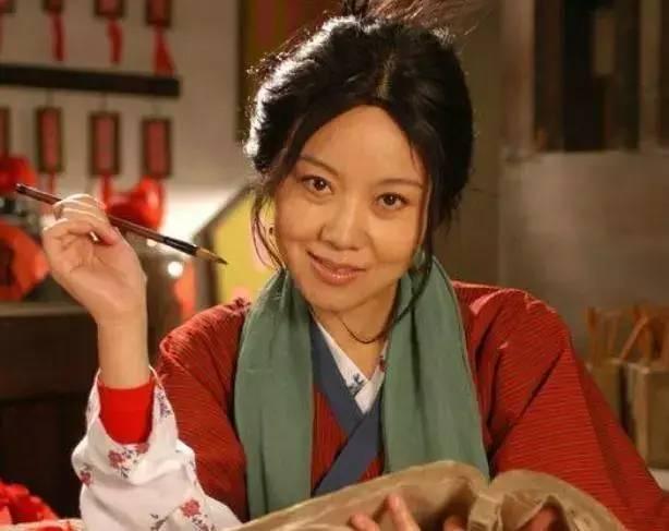 闫妮|49岁艳压孙俪夺“视后”，离婚时演活佟湘玉，闫妮把危机都变契机