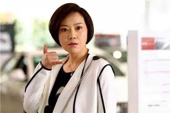 闫妮|49岁艳压孙俪夺“视后”，离婚时演活佟湘玉，闫妮把危机都变契机