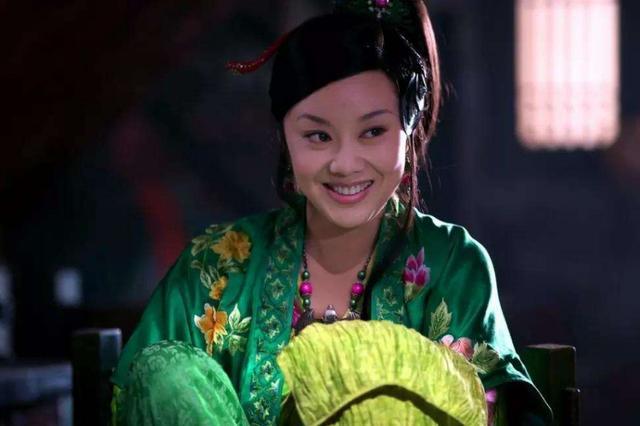 闫妮|49岁艳压孙俪夺“视后”，离婚时演活佟湘玉，闫妮把危机都变契机