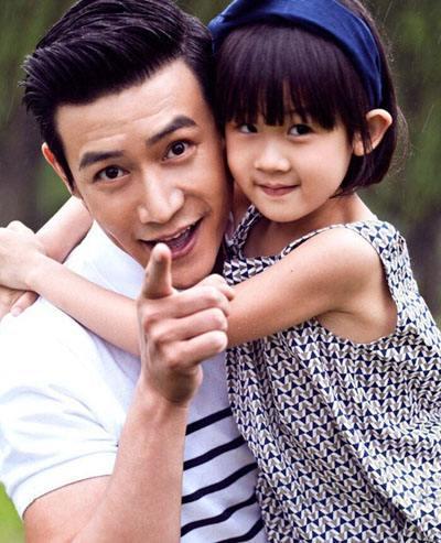 陆雨萱|鲍蕾与两女儿同框，11岁贝儿身高直逼妈妈，母女热聊被疑冷落妹妹