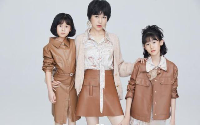 陆雨萱|鲍蕾与两女儿同框，11岁贝儿身高直逼妈妈，母女热聊被疑冷落妹妹