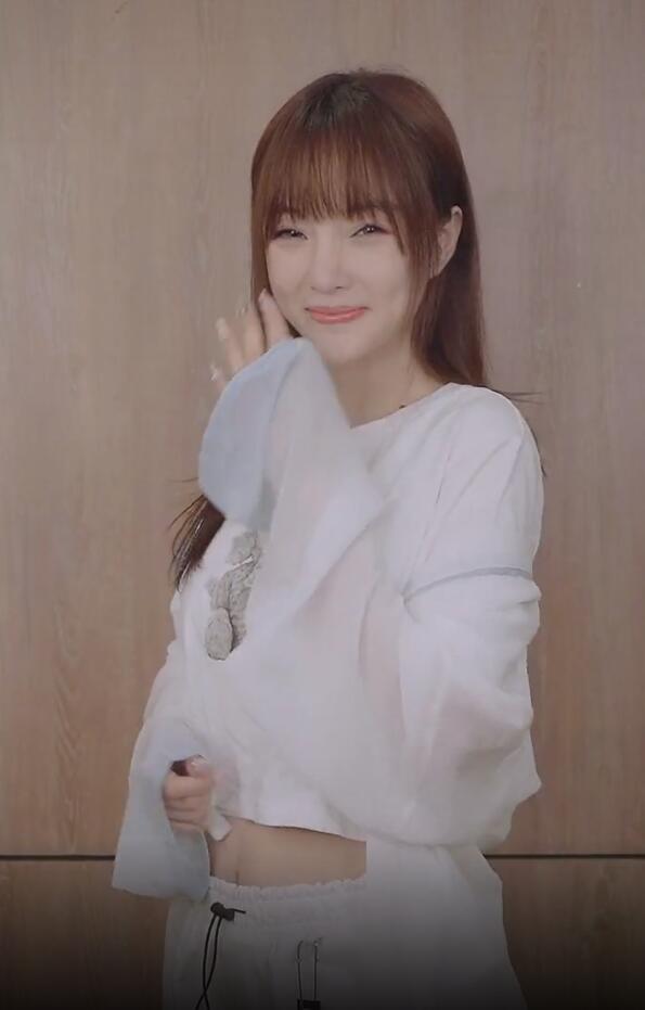 李小璐|李小璐大玩古风变装，一颦一笑魅惑十足，自夸被自己美到了！