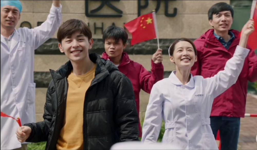 零片酬|零片酬、素颜出镜、真人真事，抗疫剧《在一起》还没看就哭了