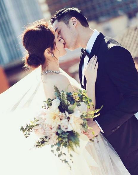 周扬青|周扬青晒与阿娇合照，闺蜜俩恢复单身后首同框，一个赛一个漂亮