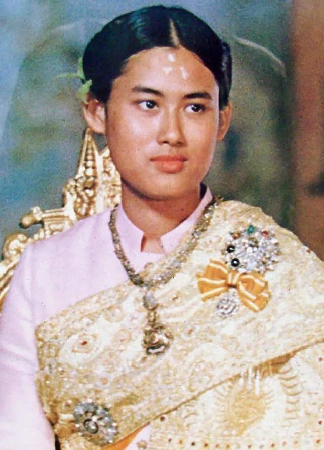 诗琳通公主年轻时真的美吗?看了照片后感叹她简直惊艳了时光