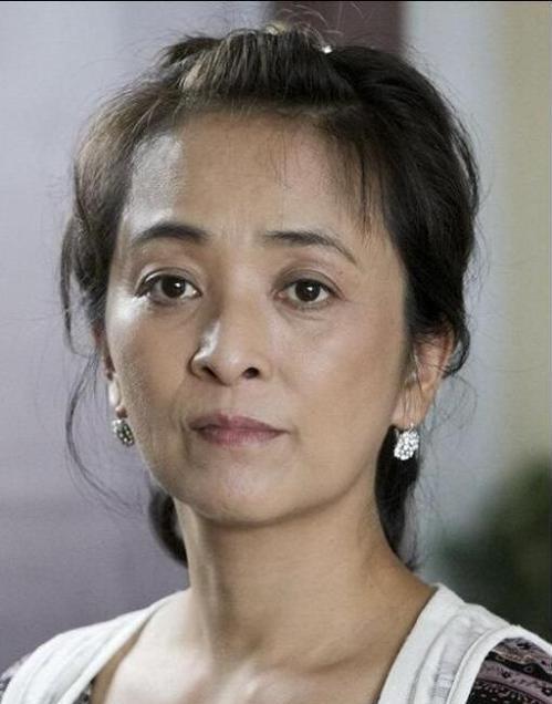 李勤勤|57岁李勤勤要和流浪狗相依为命？曾说不嫁中国人，如今单身太落寞