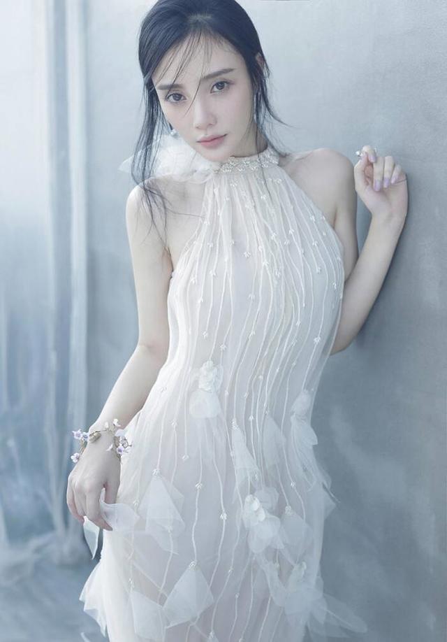 李小璐|李小璐罕晒古装造型，薄纱半遮面桃花眼吸睛，坦言被自己美到了