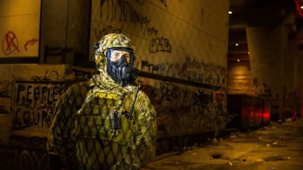 特朗普|特朗普的惩罚？美国青少年在疫情高潮中，被他赶回了“瘟床学校”