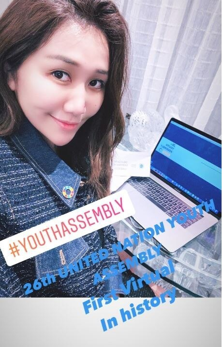 何超盈|赌王女儿何超盈正式复工，晒照显身材苗条，千万名画却格外亮眼