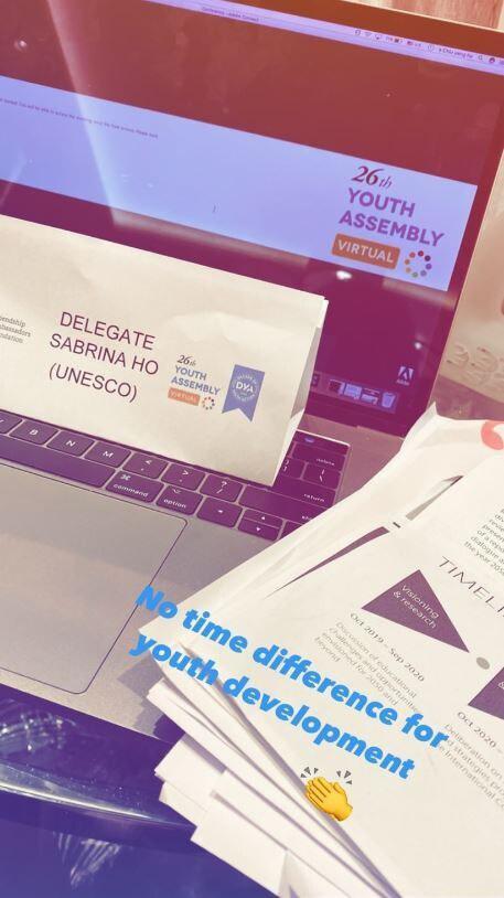 何超盈|赌王女儿何超盈正式复工，晒照显身材苗条，千万名画却格外亮眼