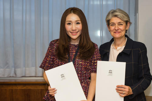 何超盈|赌王女儿何超盈正式复工，晒照显身材苗条，千万名画却格外亮眼