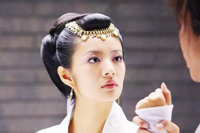 赵敏|倚天屠龙记：“赵敏”嫁给朱元璋的儿子，最后被逼殉葬