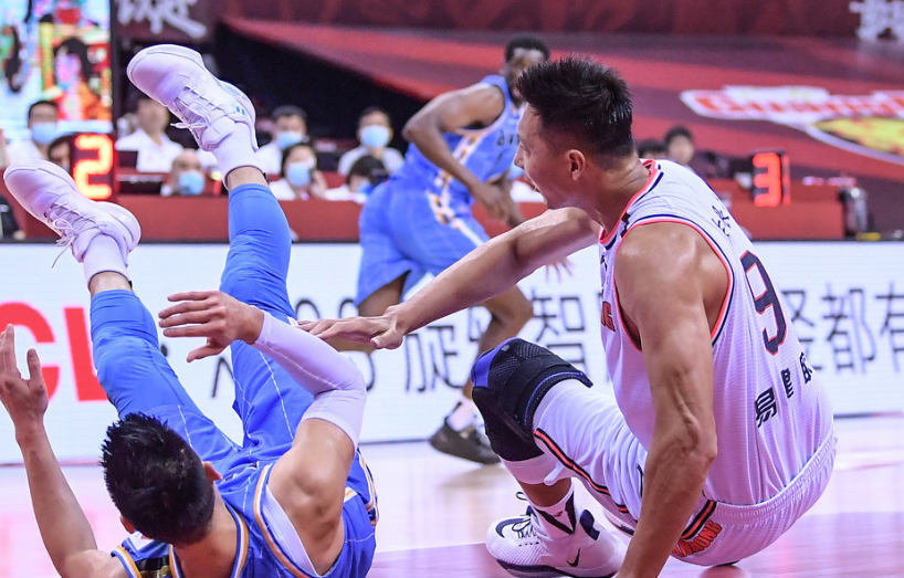 易建联|易建联8次出手18分，林书豪18次出手17分，北京输得不冤