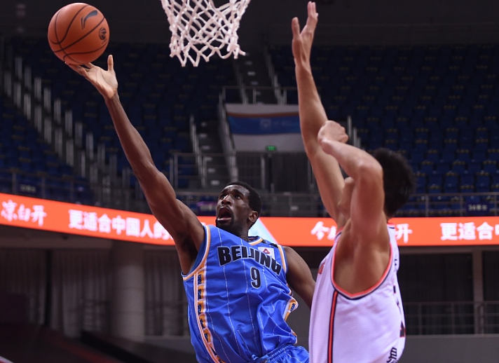 易建联|易建联8次出手18分，林书豪18次出手17分，北京输得不冤