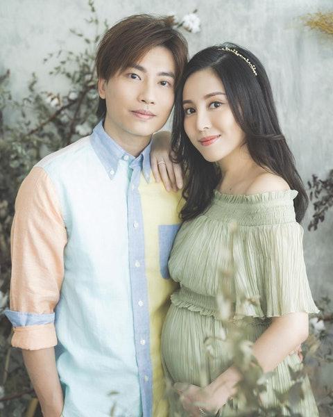 的罗力威并没有亲自为女儿剪脐带,他表示自己全程都陪伴在老婆的身边